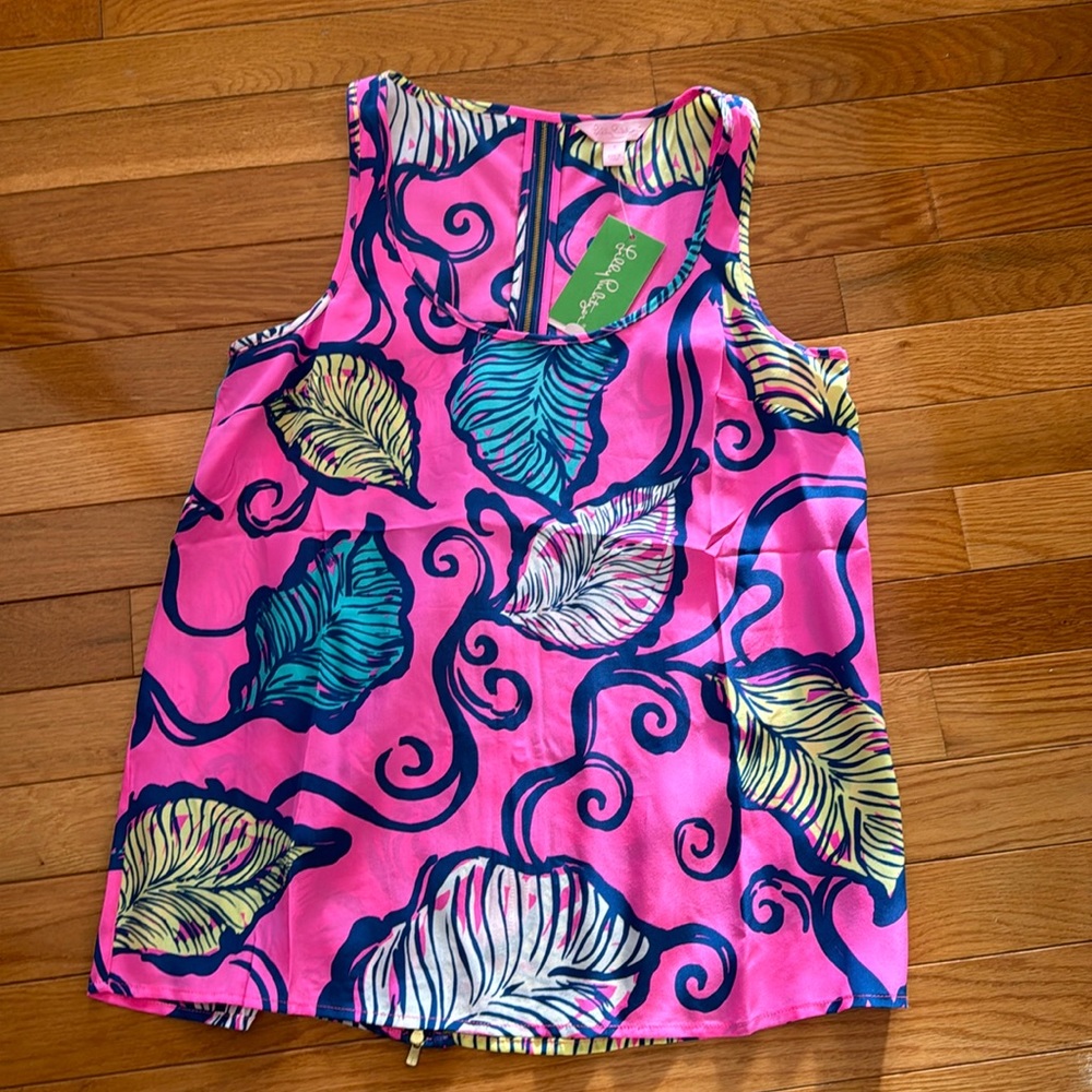 Women’s Small Lily Pulitzer casual top. New with tags!